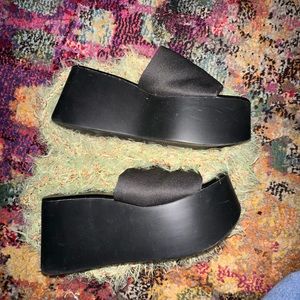 BLACK PLATFORM SLIP ON